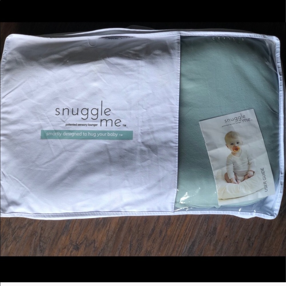 Snuggle Me Organic with cover